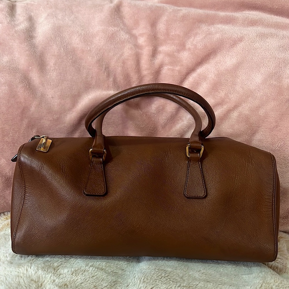 Prada brown leather(papillon style)